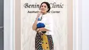 Tak hanya menjalani treatment kecantikan, Nikita Mirzani juga secara blak-blakan mengaku jika ia menjalani operasi plastik. Bahkan, ia juga pernah menyebutkan biaya yang dikeluarkan untuk jalani operasi plastik di luar negeri. (Liputan6.com/IG/@nikitamirzanimawardi_172)