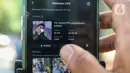 Layar ponsel menampilkan akun TikTok seorang konten creator usai "live streaming" TikTok dengan bernyanyi di kawasan Kanal Banjir Timur (KBT), Duren Sawit, Jakarta Timur, Sabtu (7/9/2024). (Liputan6.com/Herman Zakharia)