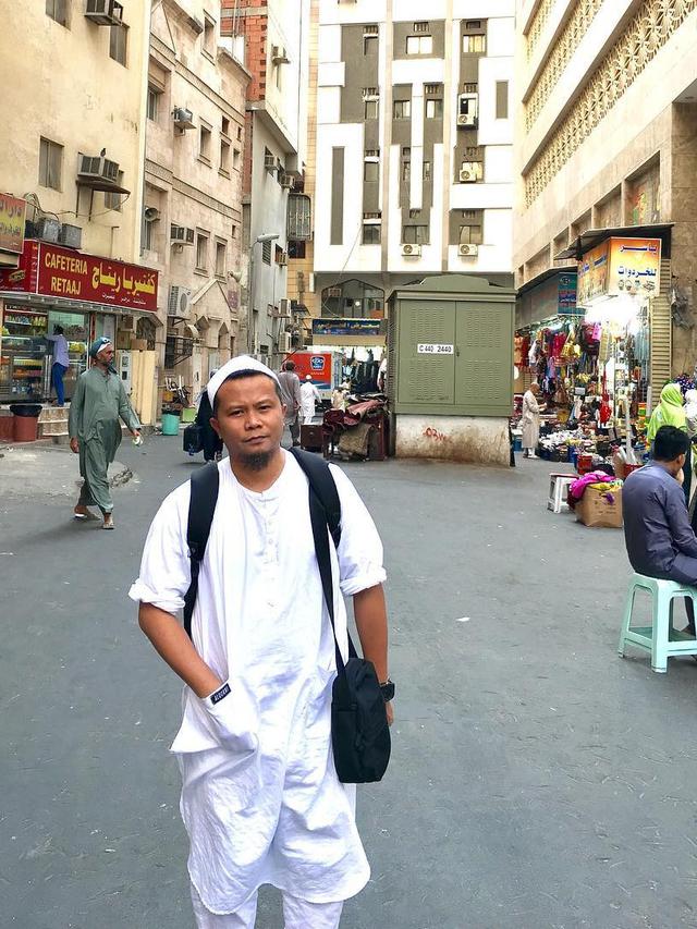 10 Artis Pria Ini Hijrah Dan Tinggalkan Dunia Hiburan