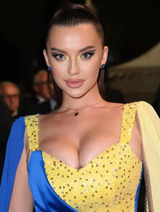 Atas aksinya tersebut, Ilona menyatakan bahwa dia diboikot oleh pihak penyelenggara Cannes, namun ia tidak mempermasalahkannya.  [Foto: IG/ilonachernobai].