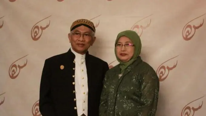 Sajak Cinta Gus Mus pada Almarhumah Istrinya Bikin Haru