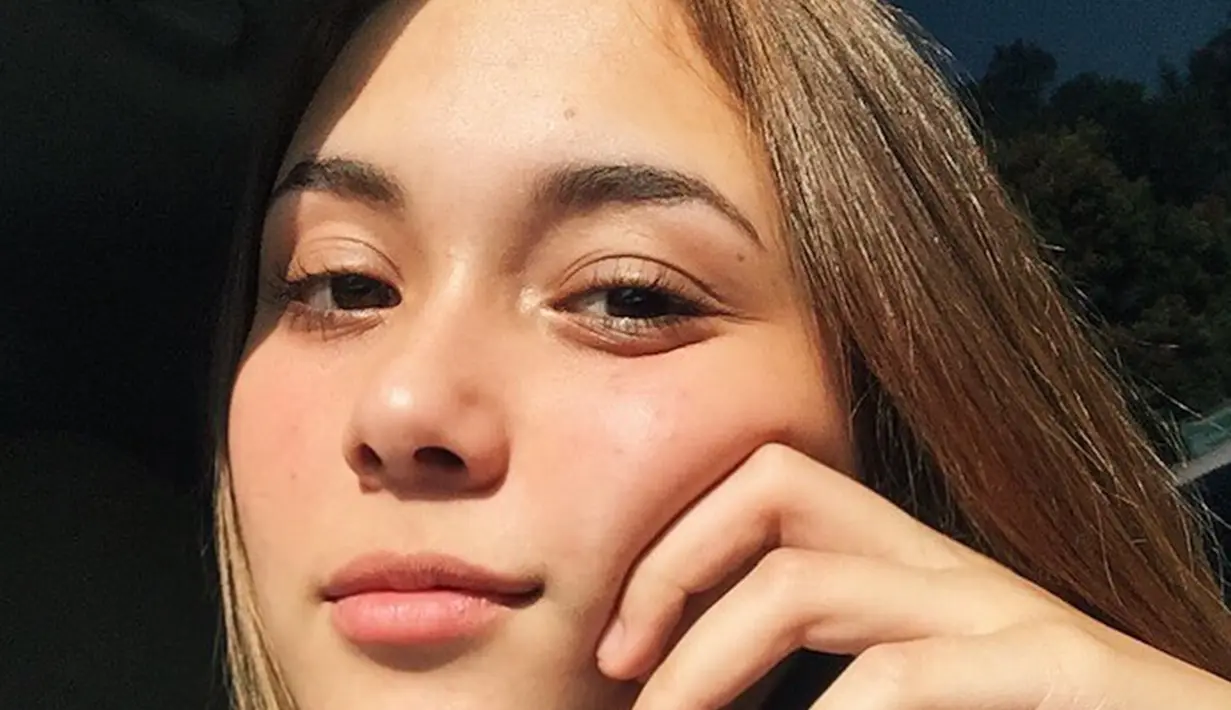 Wanita yang akrab disapa Iren ini kerap bagikan kegiatannya di Instagram yang punya followers 745 ribu itu. Salah satunya foto selfie dengan gaya ala golden hour. Foto close up ini jadi andalannya. (Liputan6.com/IG/@gretairn)