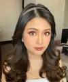 Makeup look Valencia untuk resepsi hari kedua tak jauh berbeda dari yang pertama.