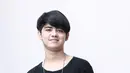 Melalui jejaring media sosial, terkadang Ali menyempatkan diri untuk menyapa Alicious dengan membalas komentar mereka di unggahan akun medsos miliknya. (Galih W. Satria/Bintang.com)