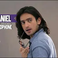 Omar Daniel beli gadget baru ketika gadget lamanya sudah tidak maksimal lagi.