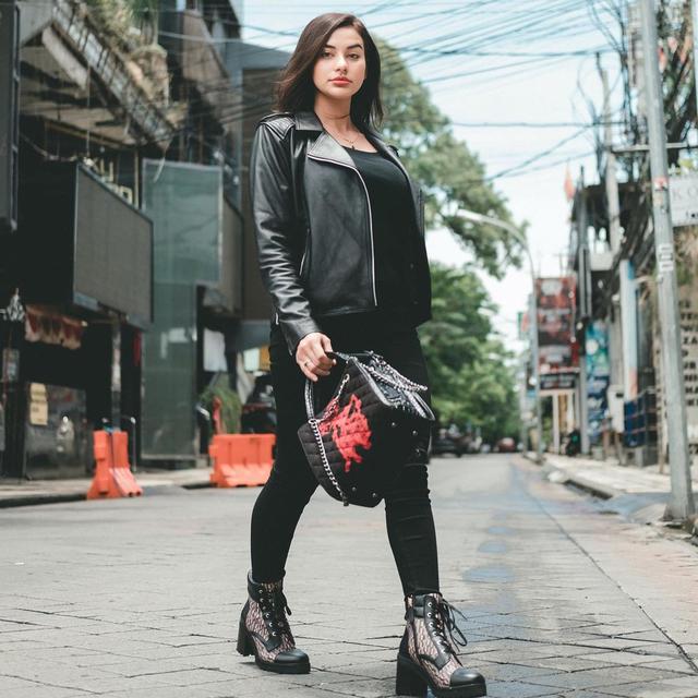 Gaya Nora Alexandra Kenakan Jaket Kulit, Tampil Stylish. (Sumber: Instagram/ncdpapl)
