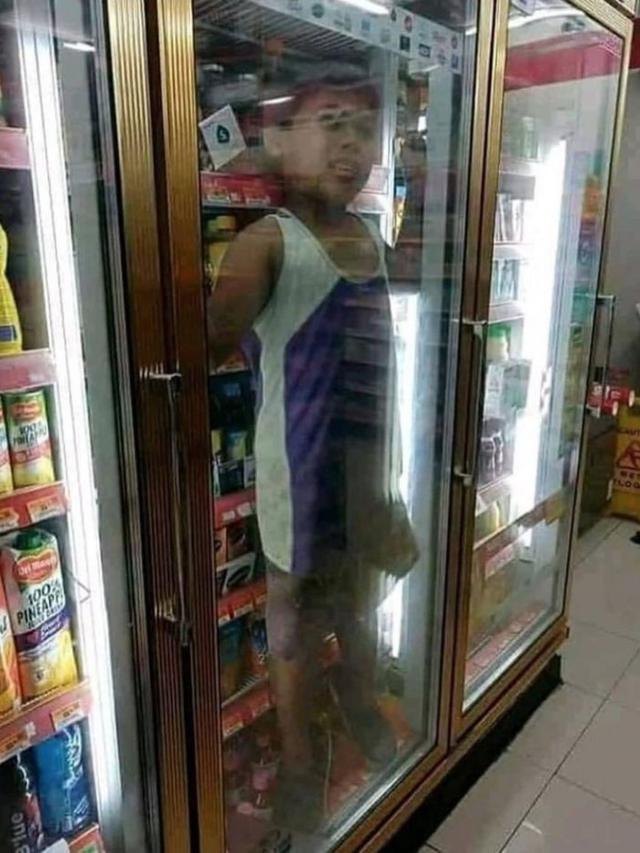 Efek Cuaca Panas, 6 Tingkah Bocah 'Ngadem' di Kulkas Ini Kocak