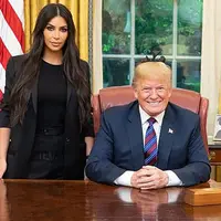 Donald Trump pun memutuskan untuk membebaskan Alice dari penjara usai Kim Kardashian berdiskusi dengannya. (Twitter - Cosmopolitan)