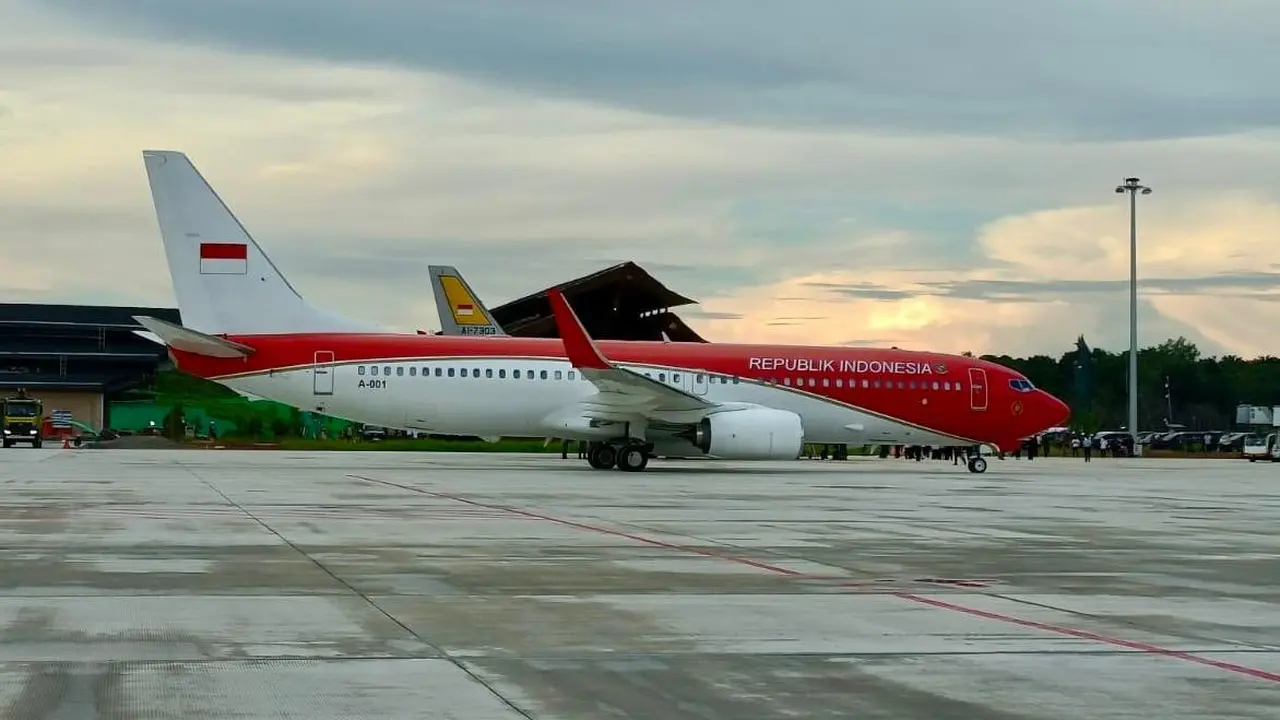 Pesawat Boeing Kepresidenan usai mendarat mulus di Bandara IKN.