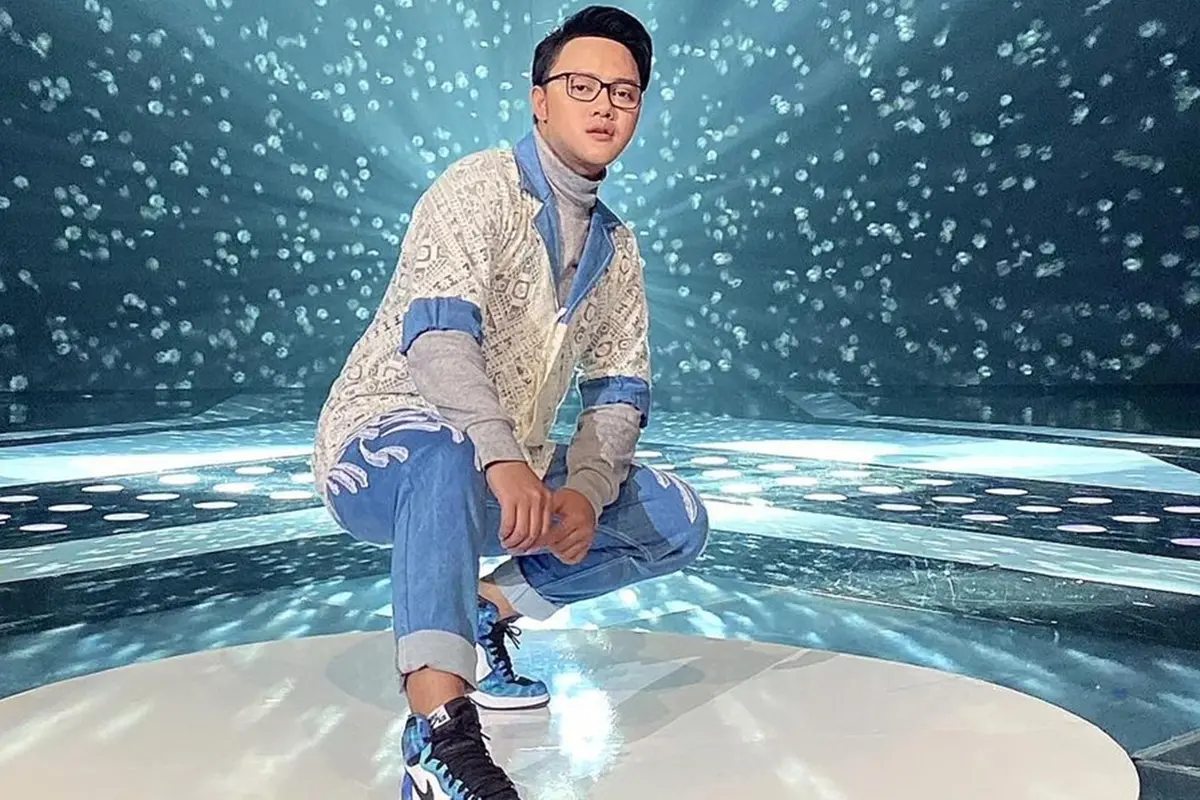 FOTO: Gaya Sporty Danang D'Academy saat Pakai Sneakers, Tampil Keren