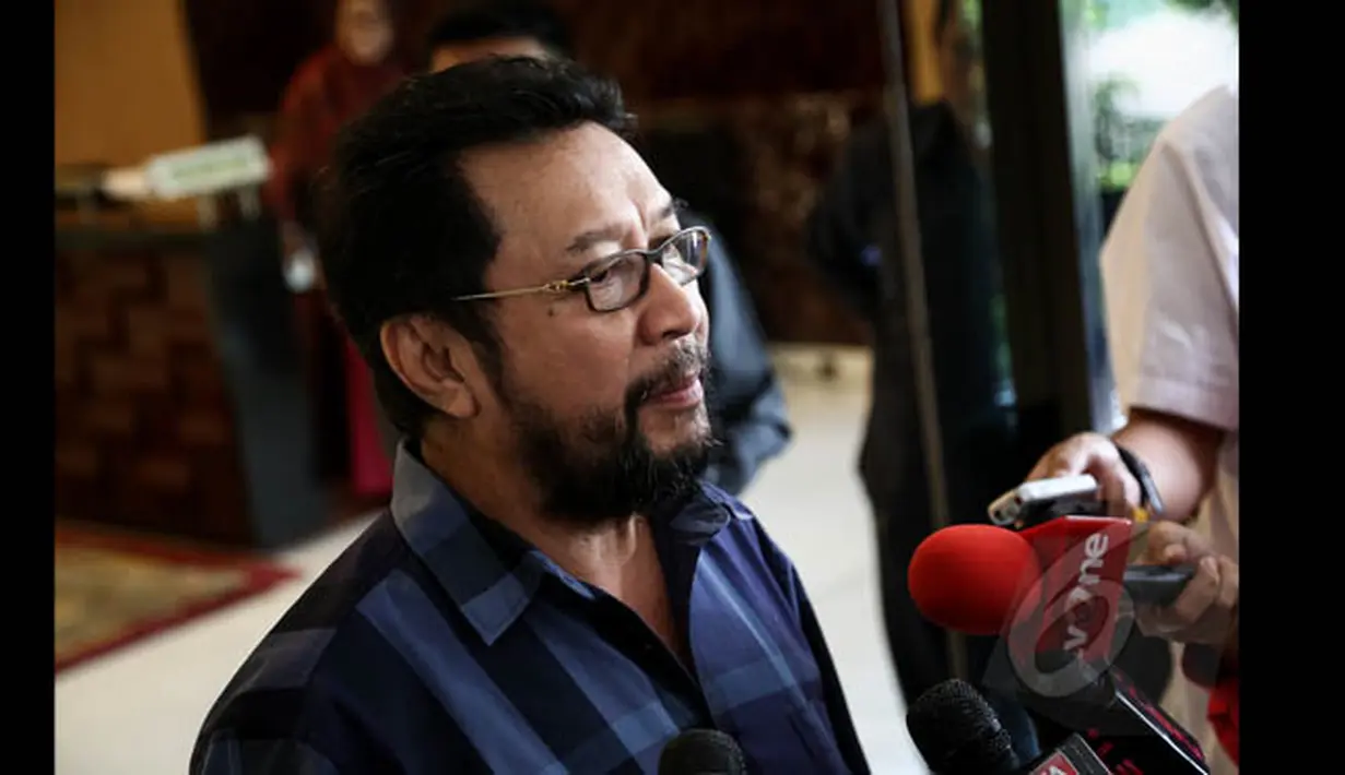 Kedatangan Yorrys Raweyai ke Istana Negara untuk memberikan surat undangan ke Presiden Jokowi untuk menghadiri acara Serikat Pekerja Seluruh Indonesia (SPSI), Jakarta, Senin (26/1/2015). (Liputan6.com/Faizal Fanani)