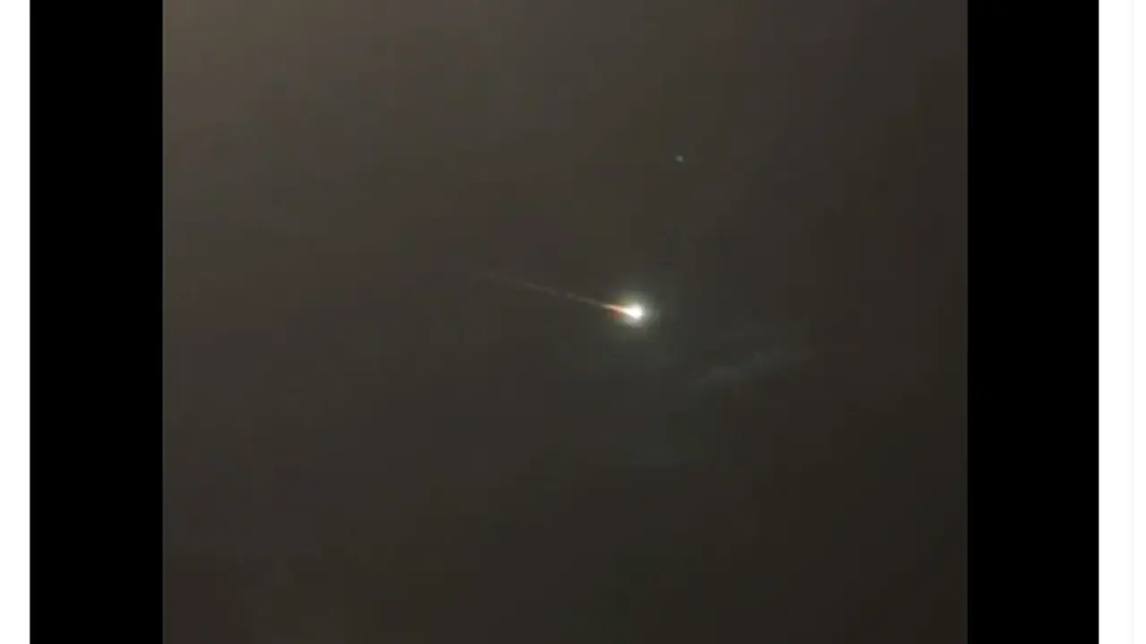 Meteor jatuh terlihat di langit Skotlandia. Fenomena langit itu terlihat beberapa hari setelah Ratu Elizabeth II meninggal.