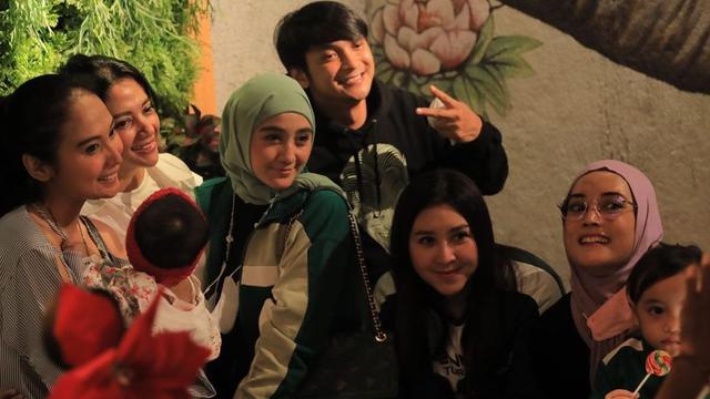 Reuni artis sinetron kolosal era 2000-an (Foto: Instagram/@erringracesita)