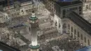Otoritas Masjidil Haram memberlakukan pengetatan pengaturan untuk mengelola jumlah jemaah yang semakin meningkat setiap harinya. (AP Photo/Rafiq Maqbool)