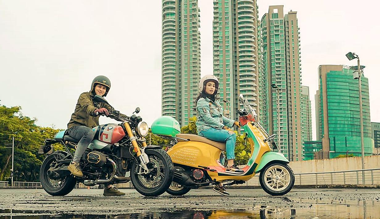 Sebenarnya bukan masalah untuk beli motor. Namun Ussy memiliki alasan yang panjang dan trauma terhadap motor. Alhasil motor yang dulu sempat dibeli hanya bertahan beberapa bulan karena jarang diapakai dan akhirnya dijual. (Liputan6.com/IG/ussypratama)