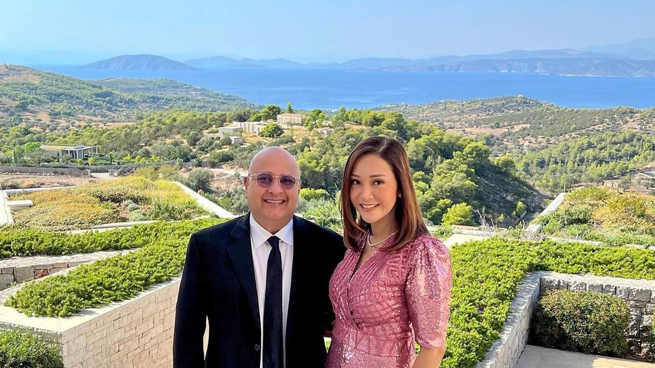 6 Potret Maia Estianty dan Irwan Mussry di Yunani, Seru Bak Bulan Madu