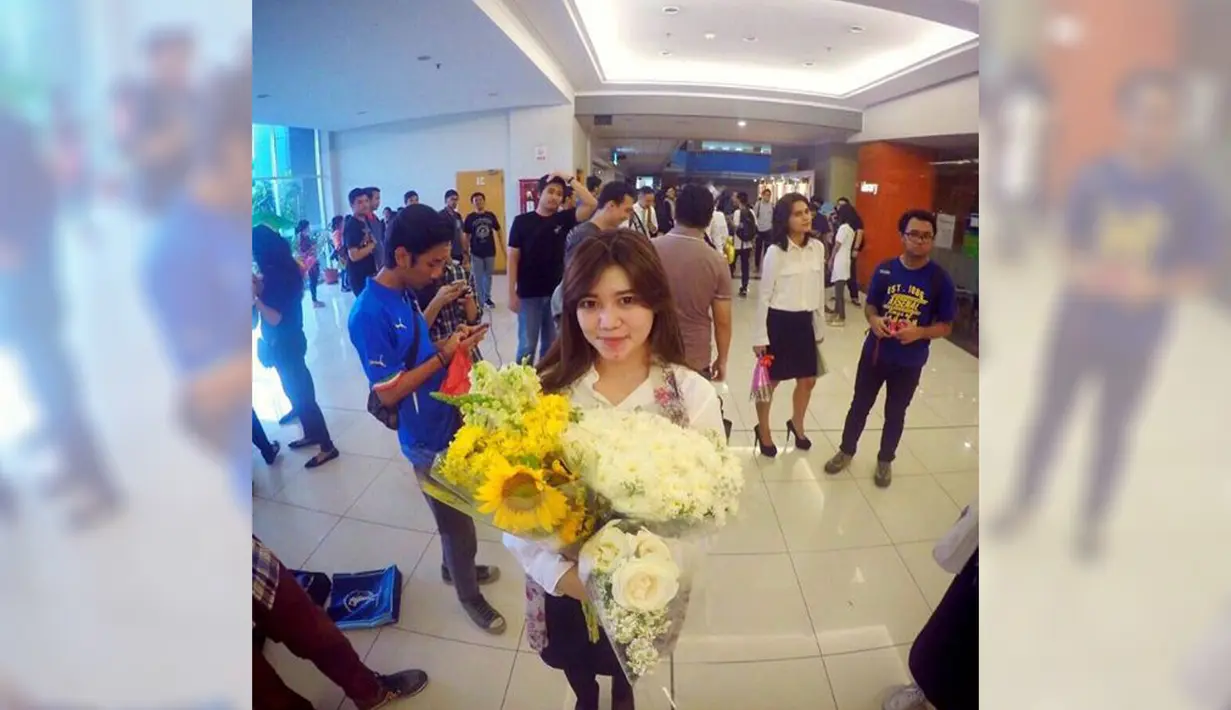 Si cantik Ashrida Dwi ternyata mementingkan pendidikan. Buktinya anak komedian Parto Patrio itu belum lama ini lulus kuliah sebagai sarjana ekonomi. (instagram.com/ashridadwi)