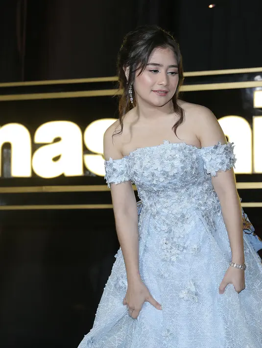 Remaja yang dikabarkan dekat dengan Teuku Rasya ini mendedikasikan pialanya bagi fansnya. Yang selalu memberikan semangat untuk terus berkarya selama ini. Dan harapannya, hubungan dengan penggemar selalu terjaga. (Galih W. Satria/Bintang.com)