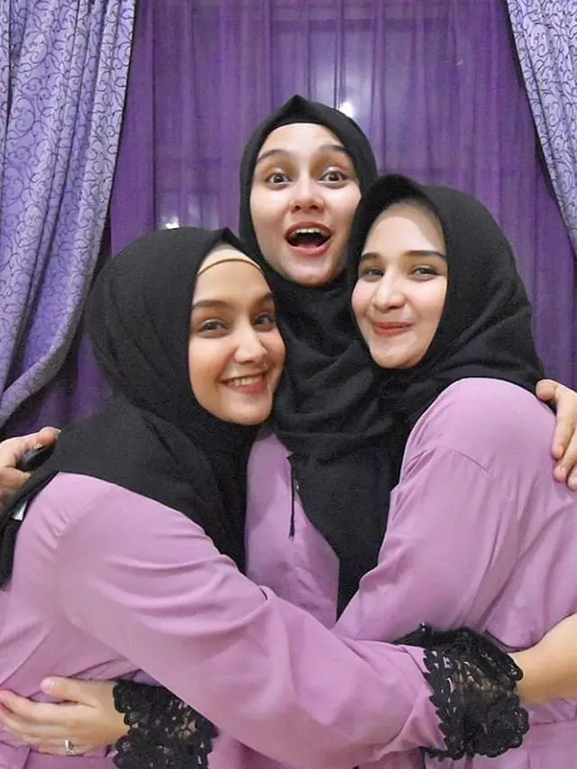 7 Potret Sarah Shahab, Adik Zee Zee Shahab yang Jadi Dokter Lawan Corona Covid-19
