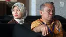 Bupati Lampung Timur Chusnunia Chalim atau Nunik (kiri) menunggu penyidikan di Gedung KPK, Jakarta, Jumat (1/3). Nunik diperiksa sebagai saksi untuk tersangka terpidana mantan Bupati Lampung Tengah Mustafa. (Merdeka.com/Dwi Narwoko)