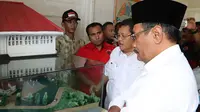 Cagub Djarot Saiful Hidayat mengunjungi lokasi pengasingan Bung Karno (Liputan6.com/ Reza Efendi)
