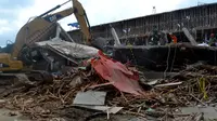 Sepekan pasca runtuhnya bangunan berlantai tiga di Samarinda, Polisi belum menetapkan satupun tersangka.