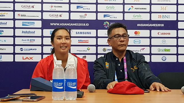 Aldila Sutjiadi bersama Ketua Umum Pengurus Pusat Persatuan Tenis Seluruh Indonesia, Rildo Ananda Anwar.