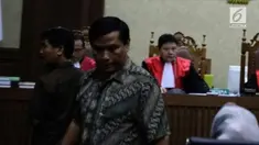 Mantan Staf Ditjen Dukcapil Kemendagri Yosep Sumartono rampung menjalani pemeriksaan sebagai saksi oleh penyidik Komisi Pemberantasan Korupsi (KPK). 