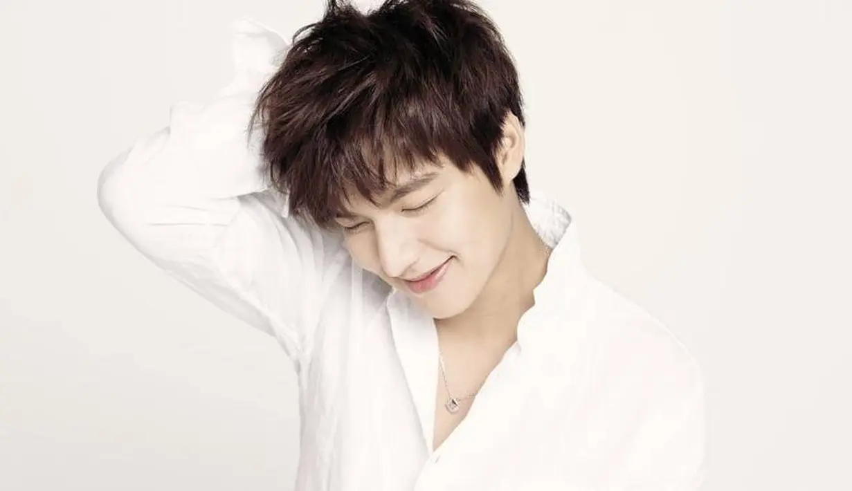 Lee Min Ho sendiri tengah menjalani wajib militer sebagai pelayan masyarakat. Ia tak menjadi tentara karena fisiknya pernah cidera di tahun 2006 akibat kecelakaan mobil. (allkpop)