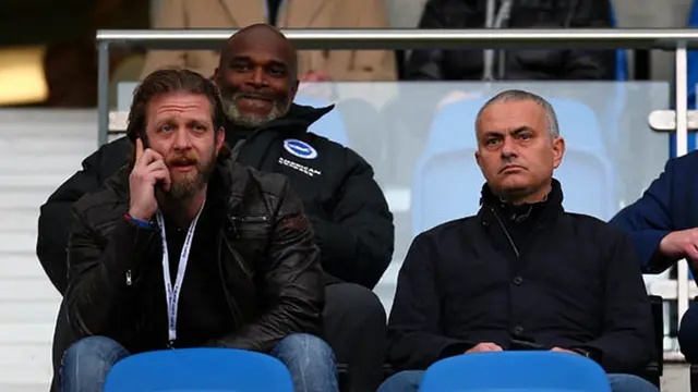 Setelah Dua Hari Dipecat, Mourinho Nonton Bola di Stadion