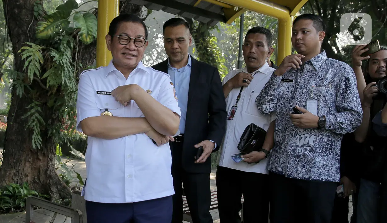 Namun kebijakan tersebut dikecualikan untuk para ASN Jakarta yang sedang sakit, hamil (mengandung), disabilitas serta petugas lapangan yang membutuhkan mobilitas tertentu. (Liputan6.com/Herman Zakharia)