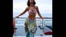 Pose Hot Beyonce di Perayaan Ulang Tahunnya. Penyanyi Beyonce merayakan ulang tahunnya dengan liburan bareng suami, anak, dan ibunya di Perancis bagian selatan, (17/9/14). (Dailymail)