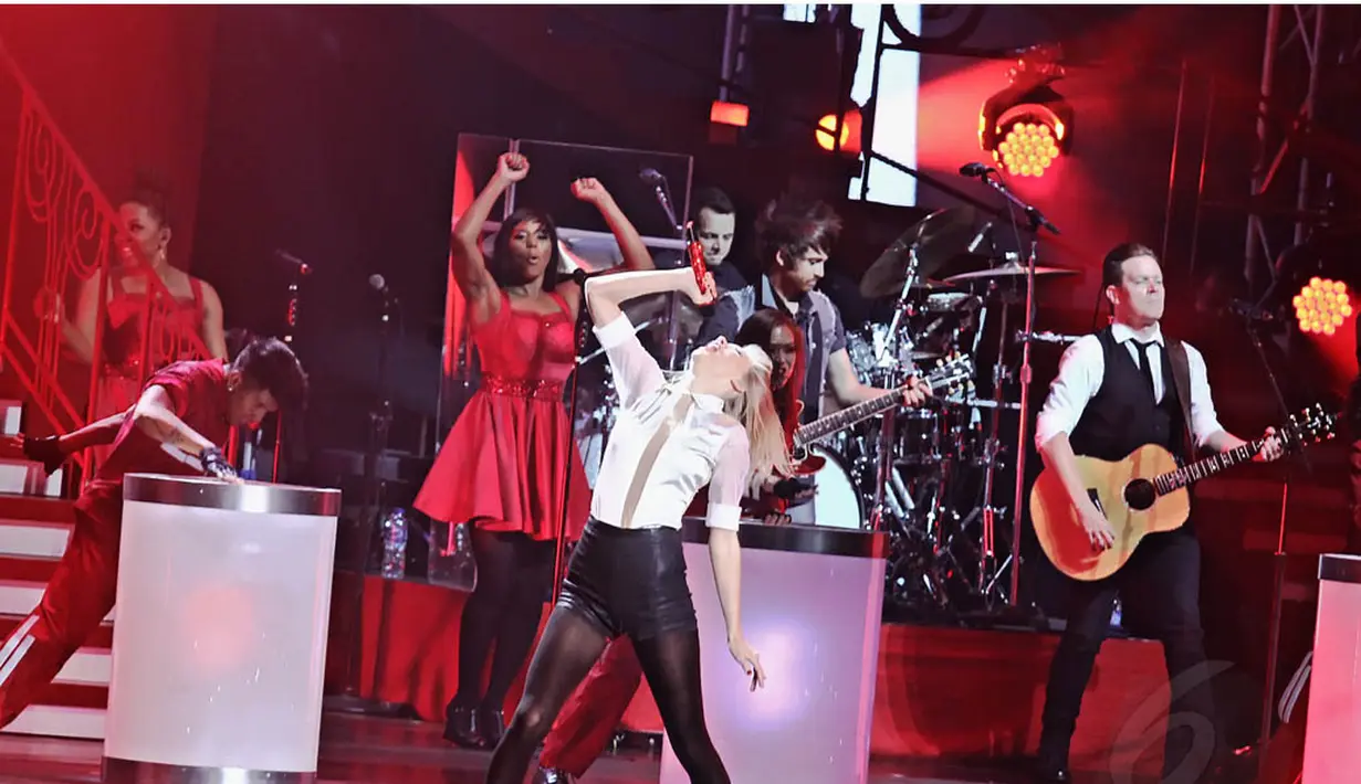 Konser perdana Taylor Swift di Indonesia merupakan rangkaian promo tour yang bertajuk 'The Red Tour 2014'