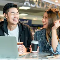 Ilustrasi hubungan/copyright shutterstock/WHYFRAME