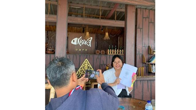 6 Potret Shania Adik Erina Gudono yang Baru Lulus Ujian Skripsi, Curi Perhatian