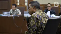Mantan Menteri Agama, Lukman Hakim Saifuddin saat menjadi saksi pada sidang lanjutan dugaan suap jual-beli jabatan di lingkungan Kemenag dengan terdakwa M Romahurmuziy di Pengadilan Tipikor Jakarta, Rabu (4/12/2019). Sidang beragenda mendengar keterangan saksi. (Liputan6.com/Helmi Fithriansyah)