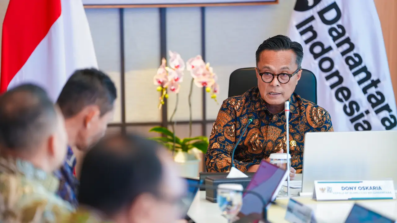 Kepala BP BUMN sekaligus COO Danantara Dony Oskaria bertemu manajemen PT Industri Kereta Api (Persero). (Dok INKA)