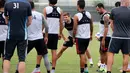 Mantan Kapten Liverpool dan Timnas Inggris, Steven Gerrard, mengikuti sesi latihan perdana LA Galaxy di Carson, California, AS. Rabu (8/7/2015) pagi WIB. (AFP PHOTO/Frederic J. Brown)