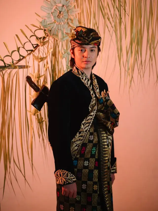 Pesona Magis dan Romantis Foto Prewedding Angga Yunanda dan Shenina Cinnamon yang Tampil Bak Pasangan Bangsawan Lombok