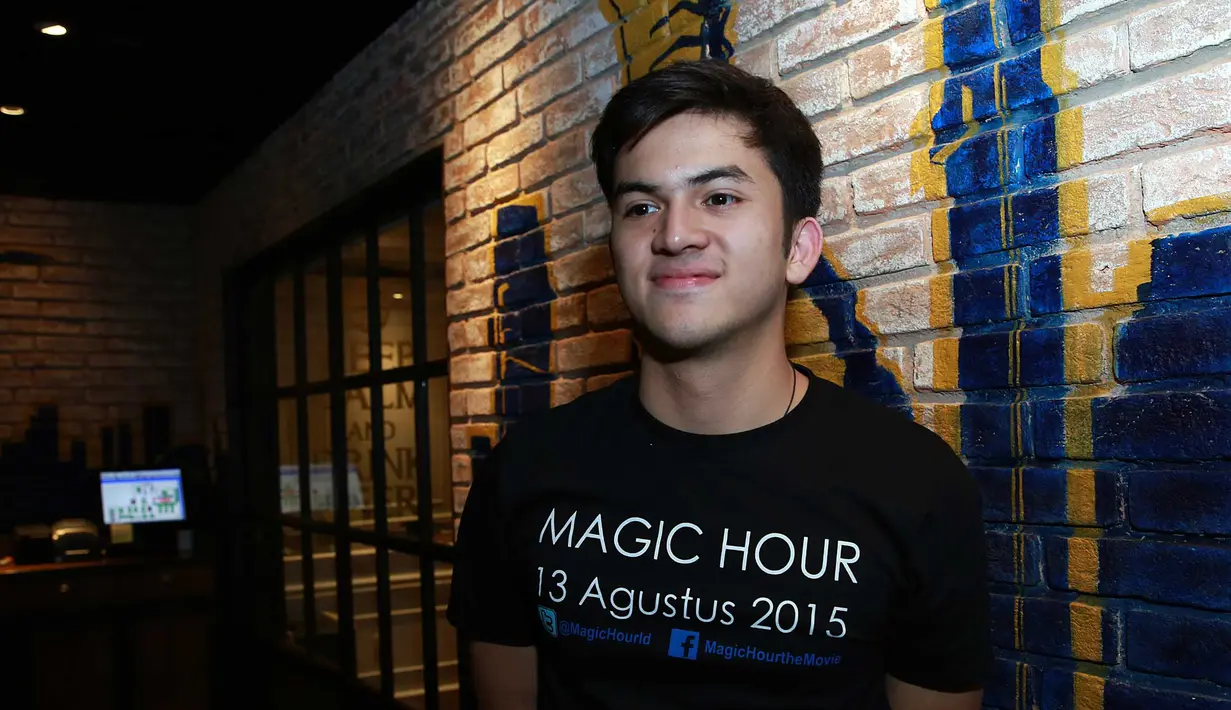 Rizky Nazar pun cukup puas dengan hasil rekaman suaranya menyanyikan lagu Rain tersebut. (Deki Prayoga/Bintang.com)