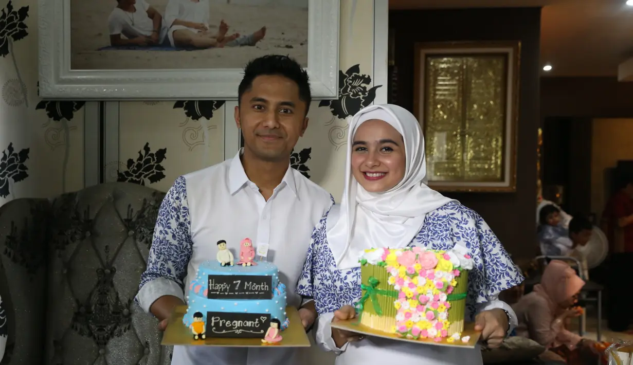 Rasa syukur juga diungkapkan oleh sang istri, Sonya. Ia mengaku kehamilan yang semakin tua itu tidak mengalami kendala. Sonya menyebut hamil kebo. Perkembangan  buah hatinya juga bagus hingga memasuki trisemester ketiga ini. (Nurwahyunan/Bintang.com)