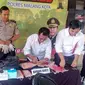 Barang bukti pelaku pencurian motor yang tewas ditembak petugas Polres Malang Kota (Zainul Arifin/Liputan6.com)