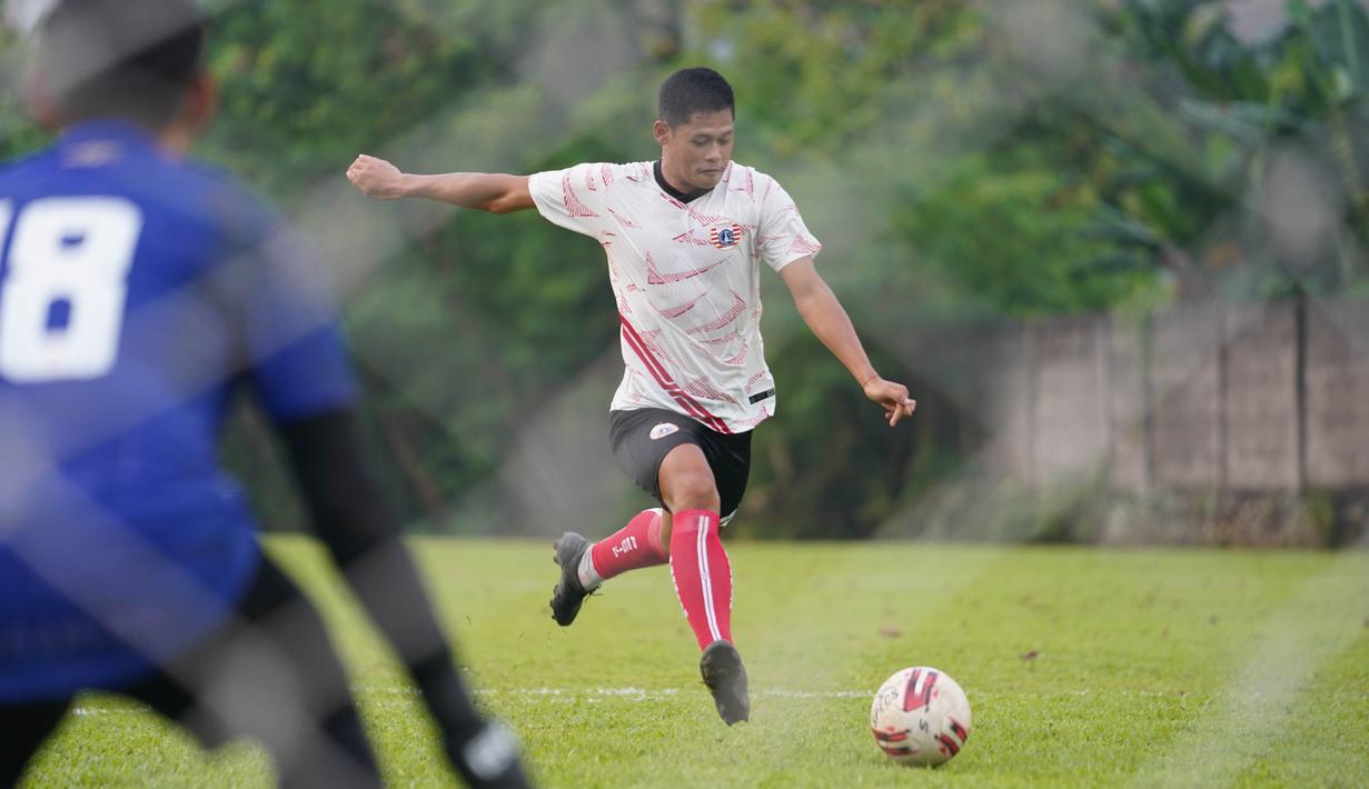 Angelo pun berharap para pemain bekerja keras dan menunjukkan komitmen dalam berlatih serta bermain. Saling menunjukkan sikap yang sama agar tujuan tersebut dapat tercapai. (Foto: Dok. Humas Persija Jakarta)
