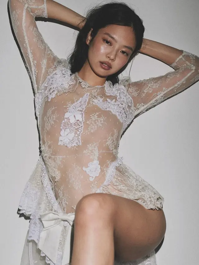 Gaya Fearless Penuh Pesona Jennie BLACKPINK Tampil Braless di Pemotretan Majalah Terbaru