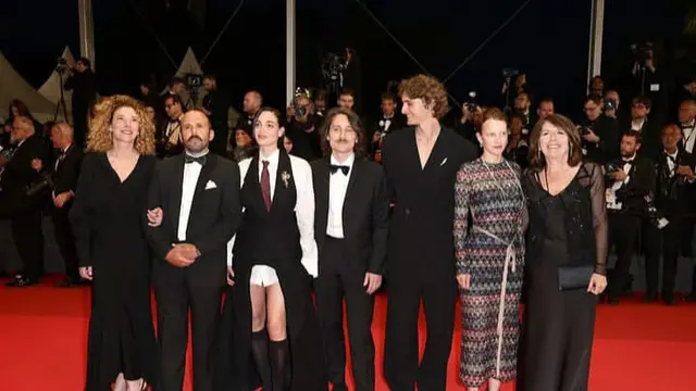 Selebritas Mulai Uji Batas Dress Code Cannes 2026