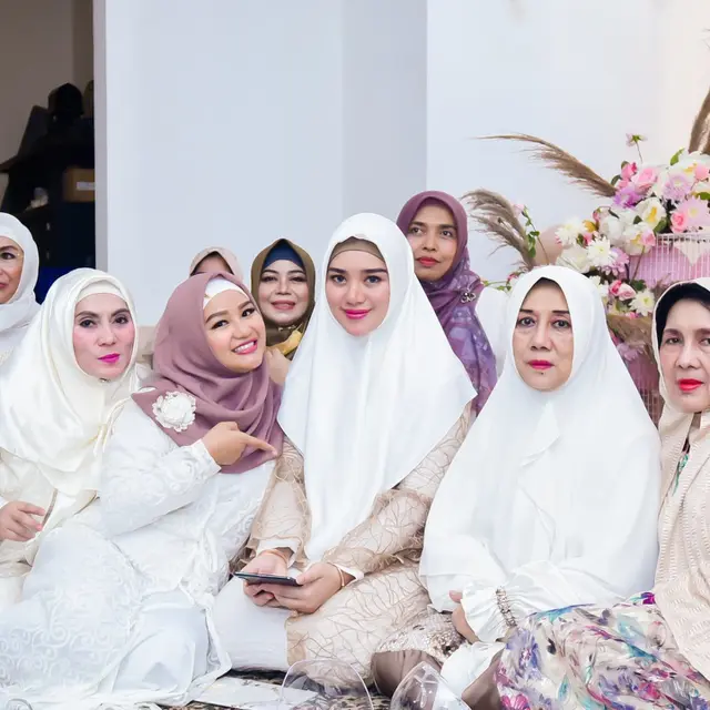 7 Momen Opick dan Bebi Silvana Gelar Tasyakuran 4 Bulanan Ini Penampilannya Curi Perhatian