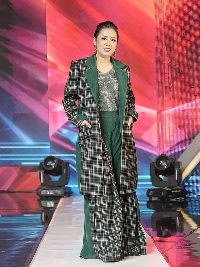 Inspirasi Blazer ala Soimah (Foto: Instagram @showimah)