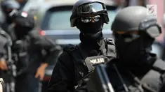 Densus 88 Antriteror menangkap terduga teroris di sekitar Sub Terminal Mengger, Desa Kadumadang, Kecamatan Kaduhejo, Kabupaten Pandeglang, Banten pada Selasa, 20 Juni 2017.