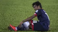 Gelandang Selangor FA, Ilham Udin, mengalami cedera saat melawan Kuala Lumpur FA pada laga Liga Super Malaysia di Stadion Kuala Lumpur, Cheras, Minggu (4/2/2018). Kuala Lumpur FA kalah 0-2 dari Selangor FA. (Bola.com/Vitalis Yogi Trisna)