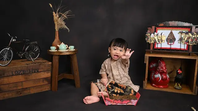 5 Potret Anak Felicya Angelista dan Caesar Hito dalam Balutan Outfit Adat Jawa, Cantik Menggemaskan (instagram/felicyangelista_)